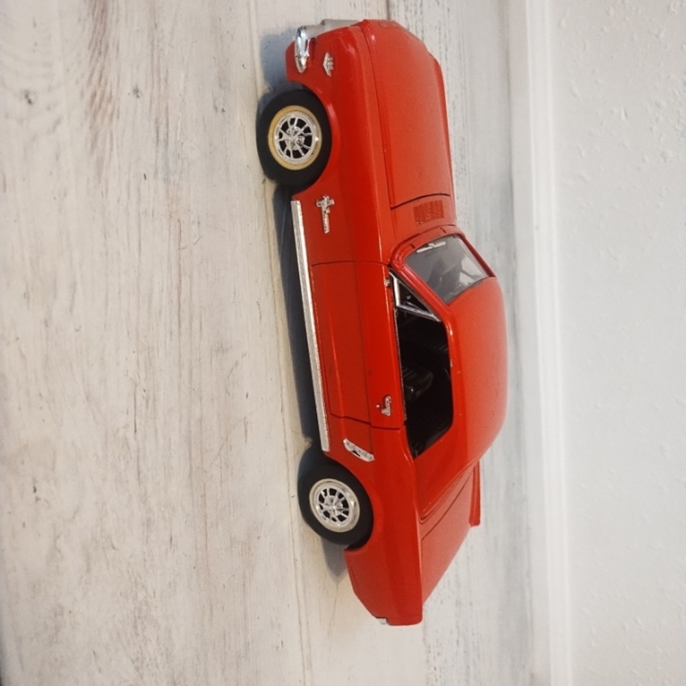 FORD MUSTANG RED COUPE 1:18 RF.8122 1 OF 2500 SPECIAL REISSUE 2003 MIRA SOLIDO